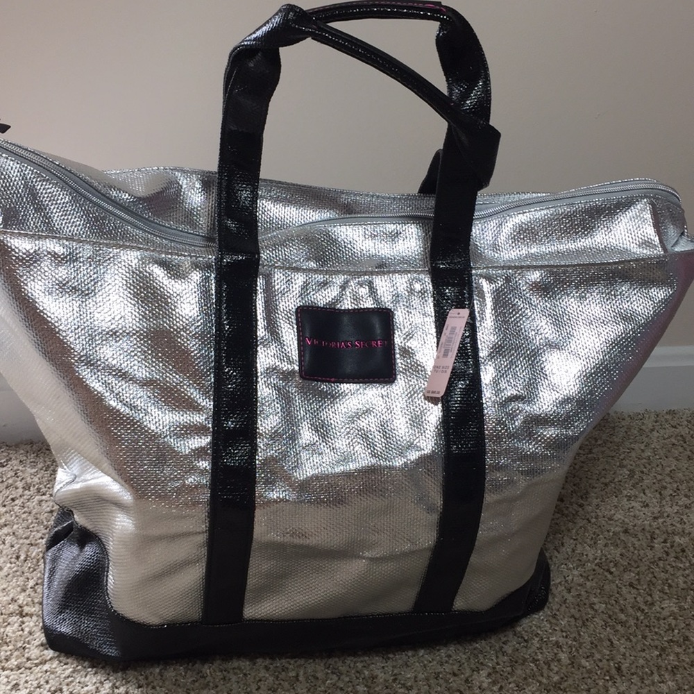 NWT Silver Victoria secret weekender bag!😍😍